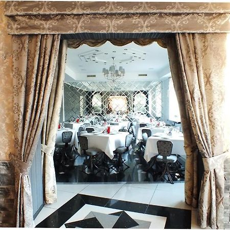 Apalenis Hotel Riga Ngoại thất bức ảnh