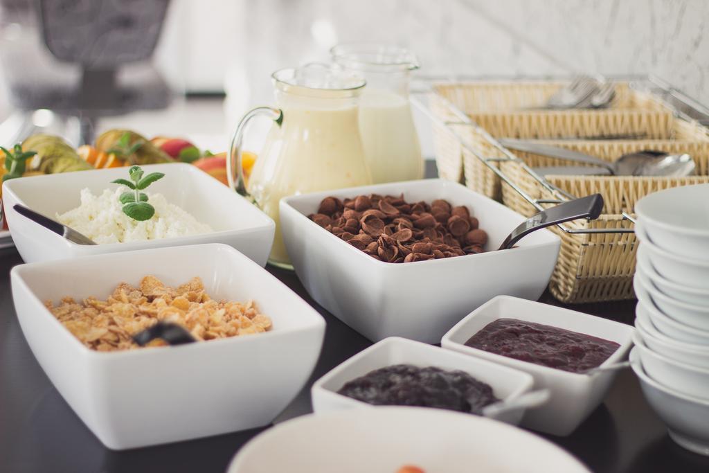 Apalenis Hotel Riga Ngoại thất bức ảnh